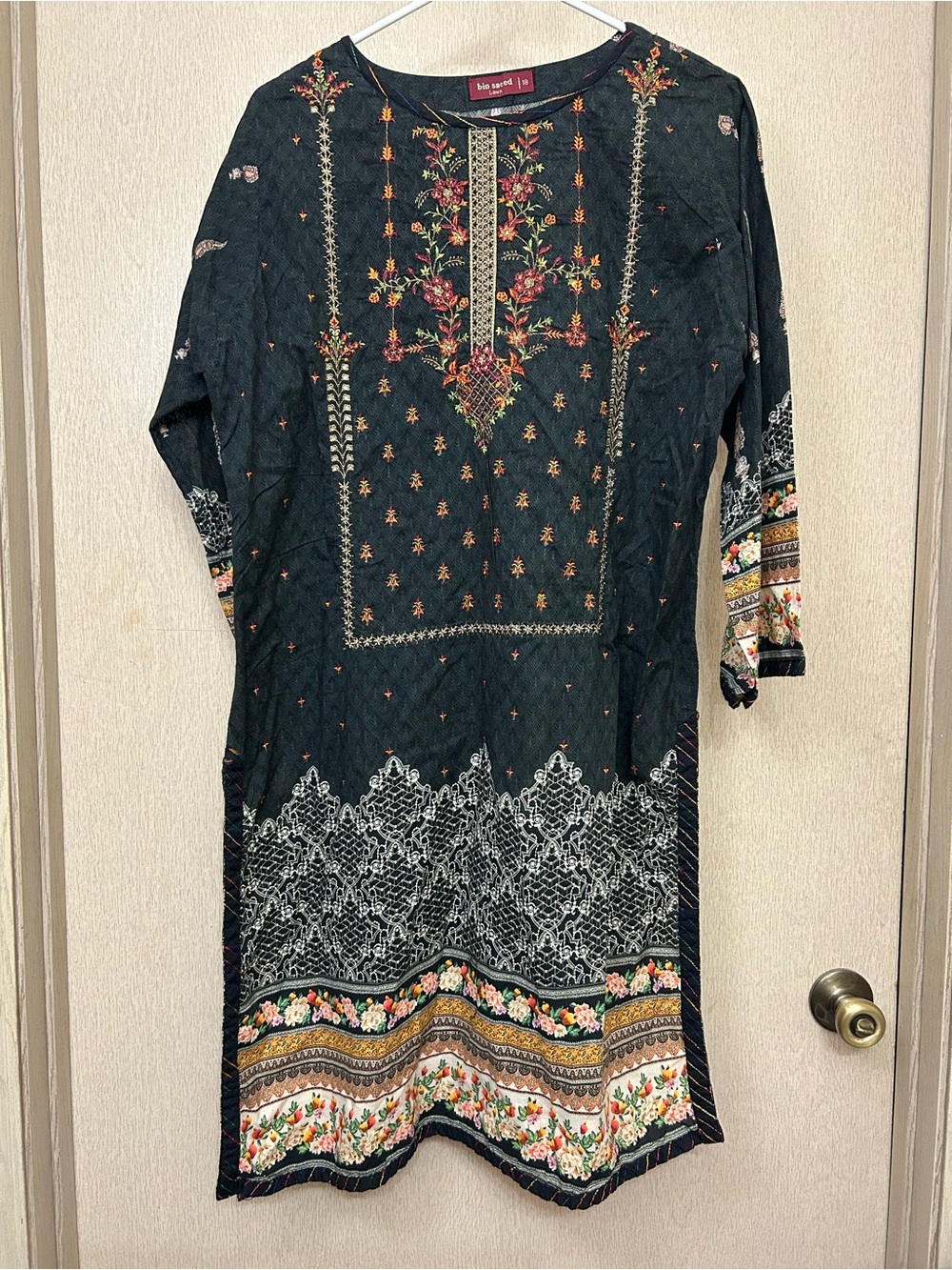 Plus Sized Indian Kurta Top with Embroidery Flowers - Bin Saeed - Size 18